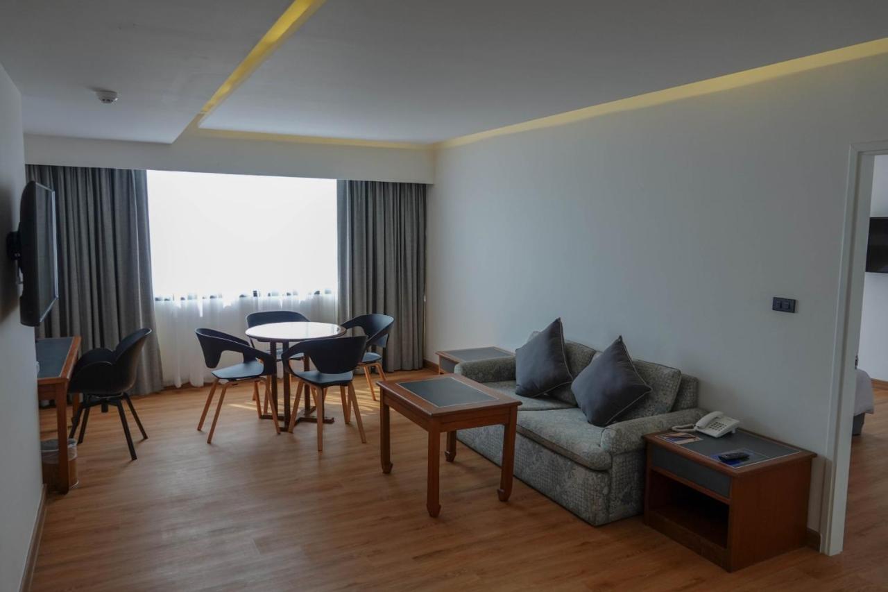 แอมบาสซาเดอร์ ซิตี้ จอมเทียน พัทยา - มารีนา ทาวเวอร์ วิง Hotel นาจอมเทียน ภายนอก รูปภาพ